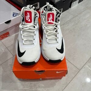 Nike White and Black Sneakers